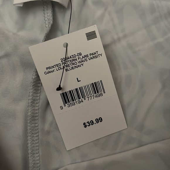 Printed Pattern Flare Pant Size Large - Picture 10 of 10